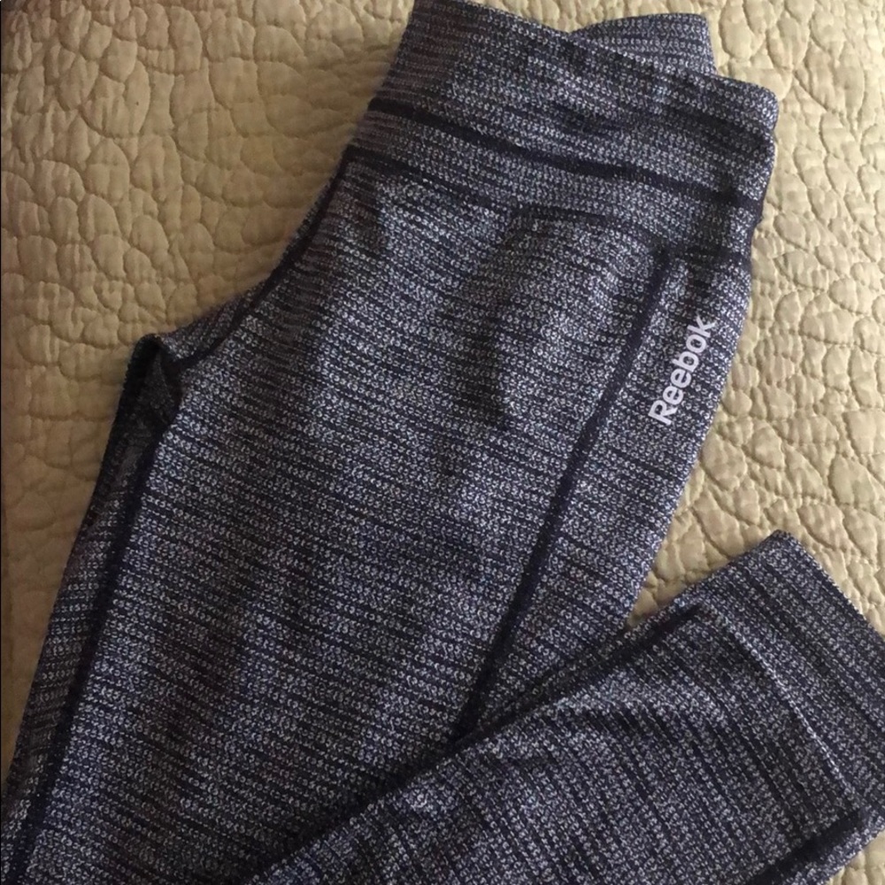 Super cute Reebok leggings. ⭐️